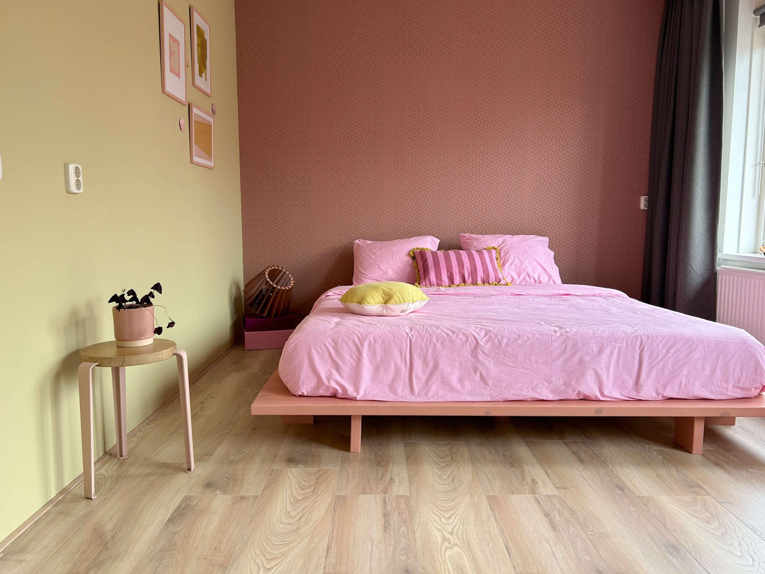 Slaapkamer met PVC-vloer in lichte houtlook van Otium at Home